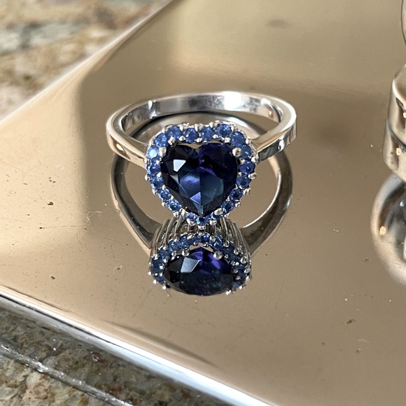 Heart sapphire halo ring - Picture 1 of 1
